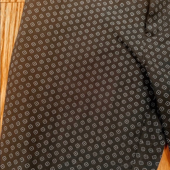 🎉HOST PICK🎉 Old Navy Mid-rise pixie pants - Picture 3 of 3